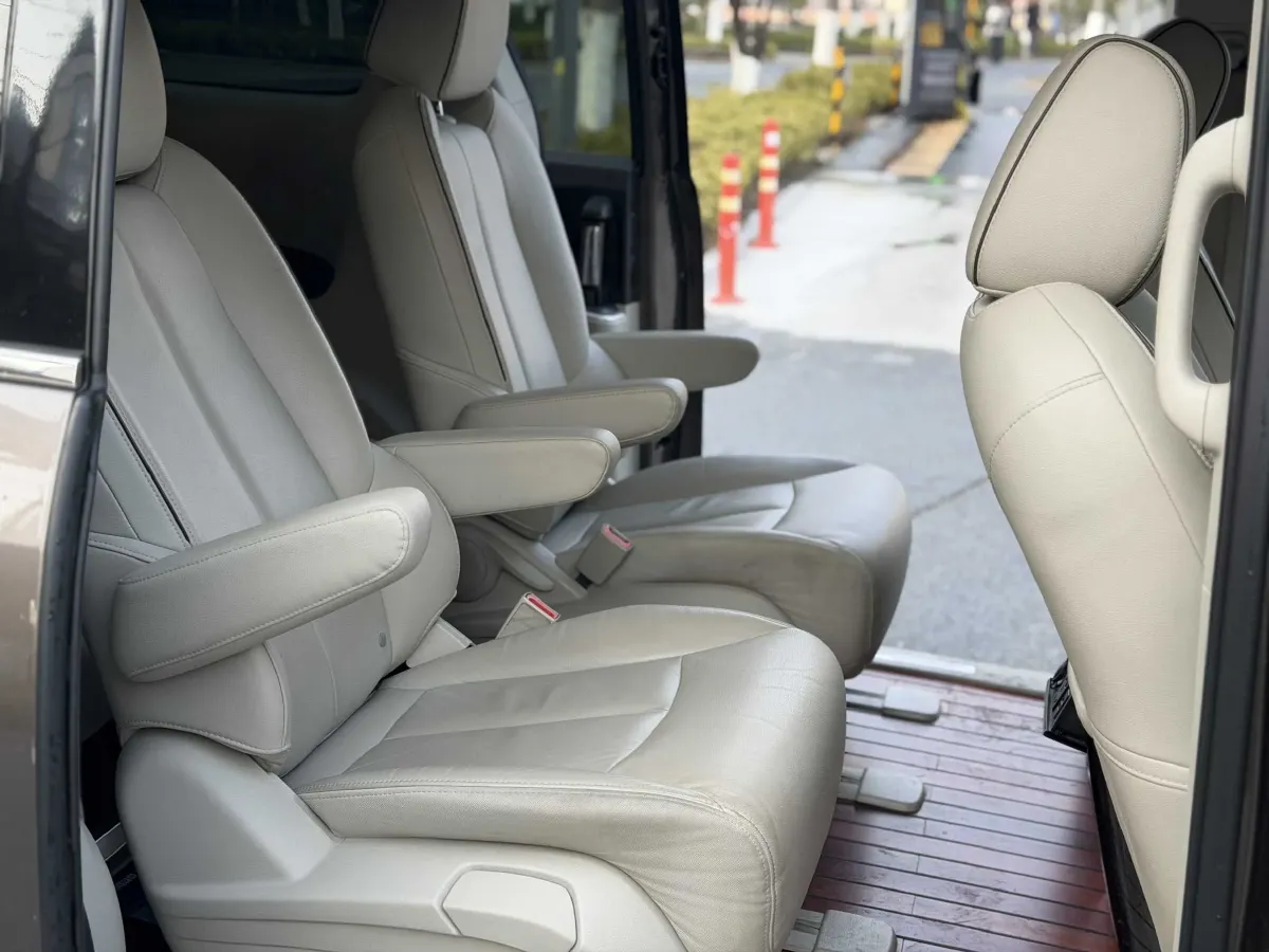 2021 Buick GL8 2.0T 237HP L4 9AT,autocango,china used car exporter,china ev exporter,chinese used car exporter,chinese used ev exporter