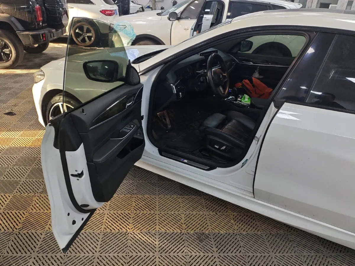 2021 BMW 6 Series GT 2.0T 258HP L4 8AT,autocango,china used car exporter,china ev exporter,chinese used car exporter,chinese used ev exporter