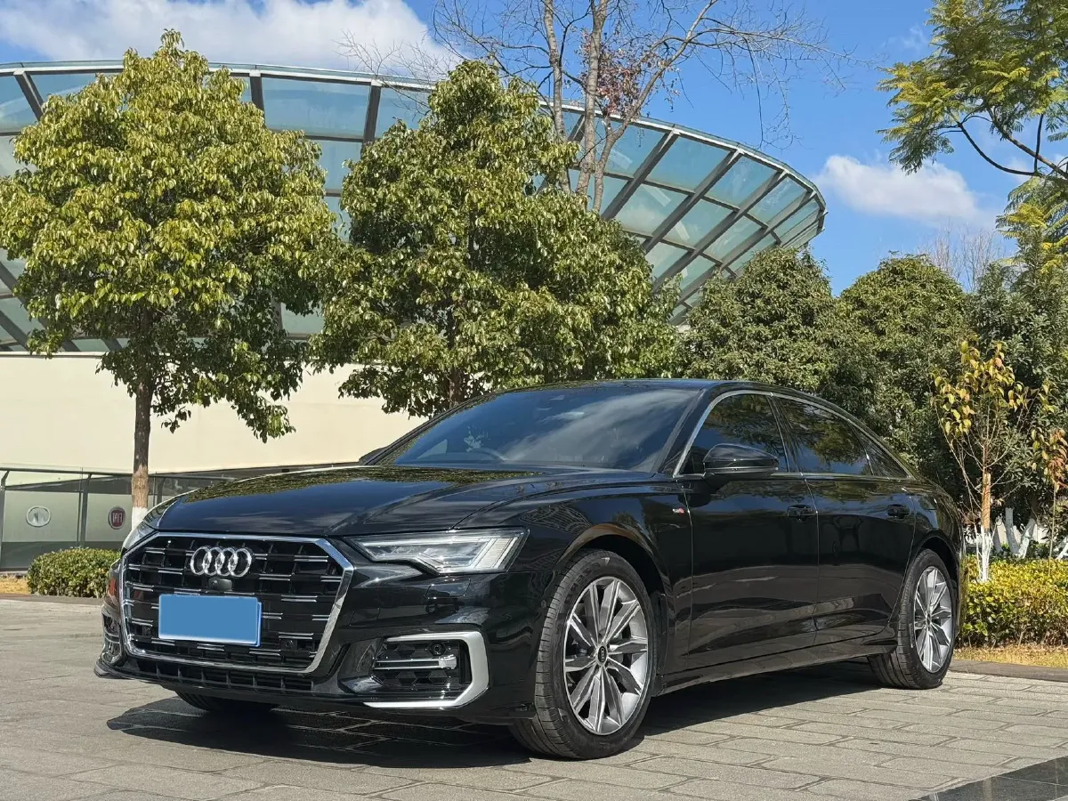 2024 Audi A6L 2.0T 245HP L4 7DCT,autocango,china used car exporter,china ev exporter,chinese used car exporter,chinese used ev exporter