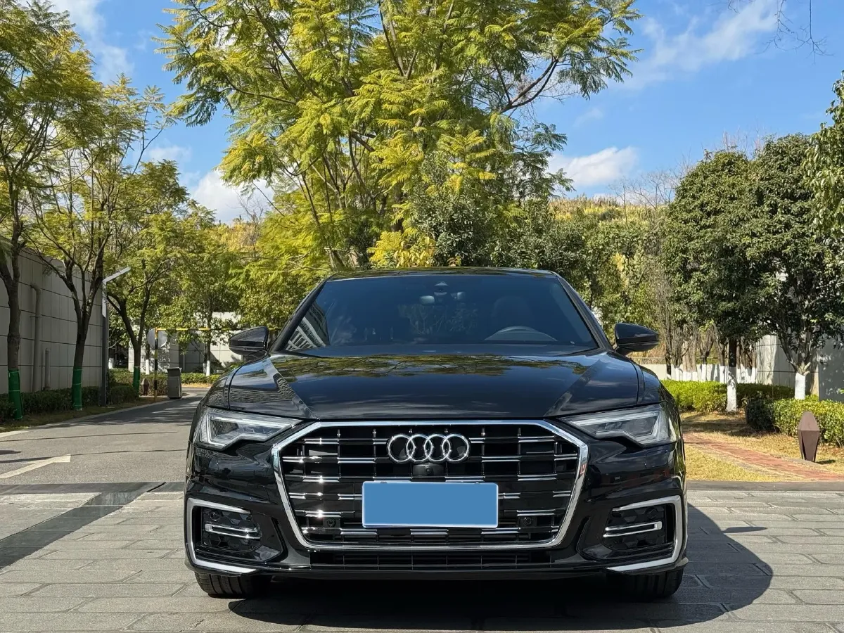 2024 Audi A6L 2.0T 245HP L4 7DCT,autocango,china used car exporter,china ev exporter,chinese used car exporter,chinese used ev exporter