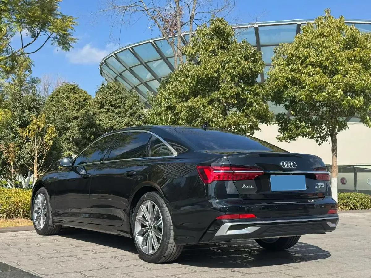 2024 Audi A6L 2.0T 245HP L4 7DCT,autocango,china used car exporter,china ev exporter,chinese used car exporter,chinese used ev exporter