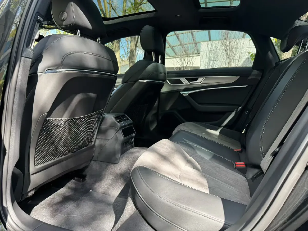 2024 Audi A6L 2.0T 245HP L4 7DCT,autocango,china used car exporter,china ev exporter,chinese used car exporter,chinese used ev exporter