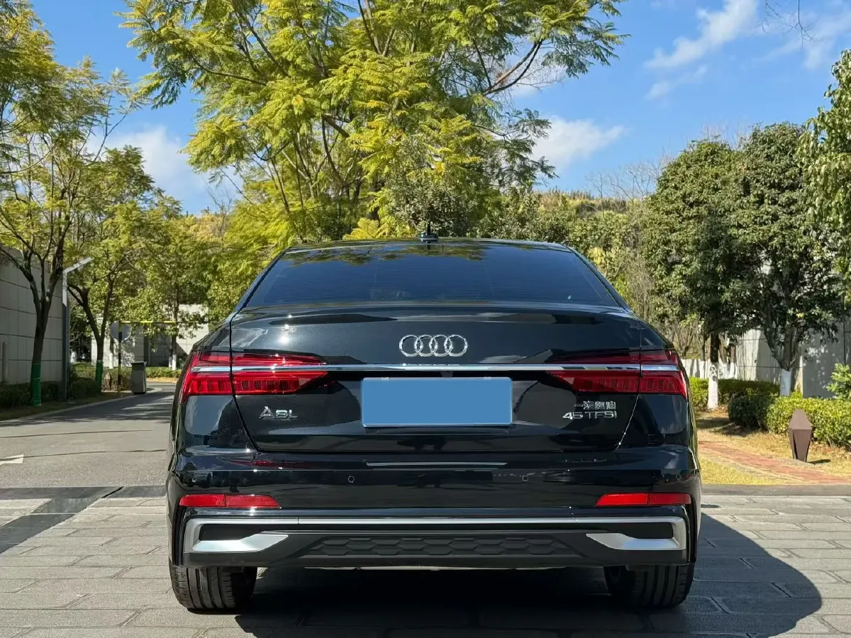 2024 Audi A6L 2.0T 245HP L4 7DCT,autocango,china used car exporter,china ev exporter,chinese used car exporter,chinese used ev exporter
