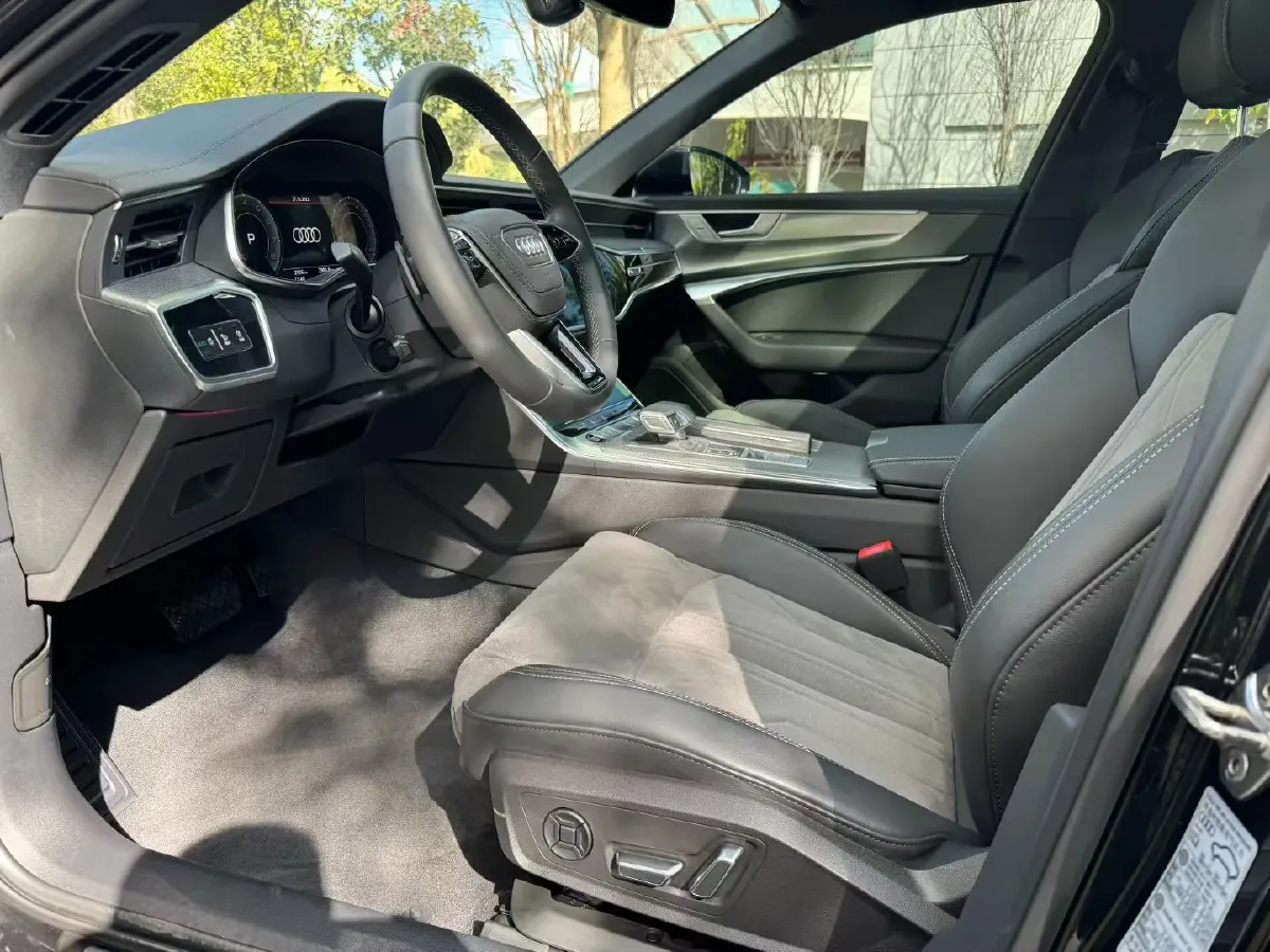 2024 Audi A6L 2.0T 245HP L4 7DCT,autocango,china used car exporter,china ev exporter,chinese used car exporter,chinese used ev exporter