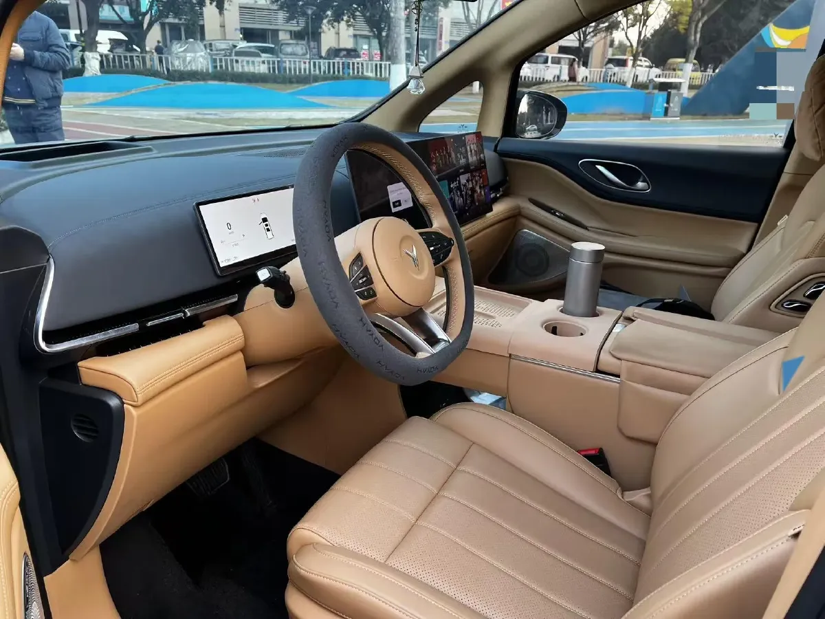 2025 Voyah Dream BEV 108.7KWH,autocango,china used car exporter,china ev exporter,chinese used car exporter,chinese used ev exporter