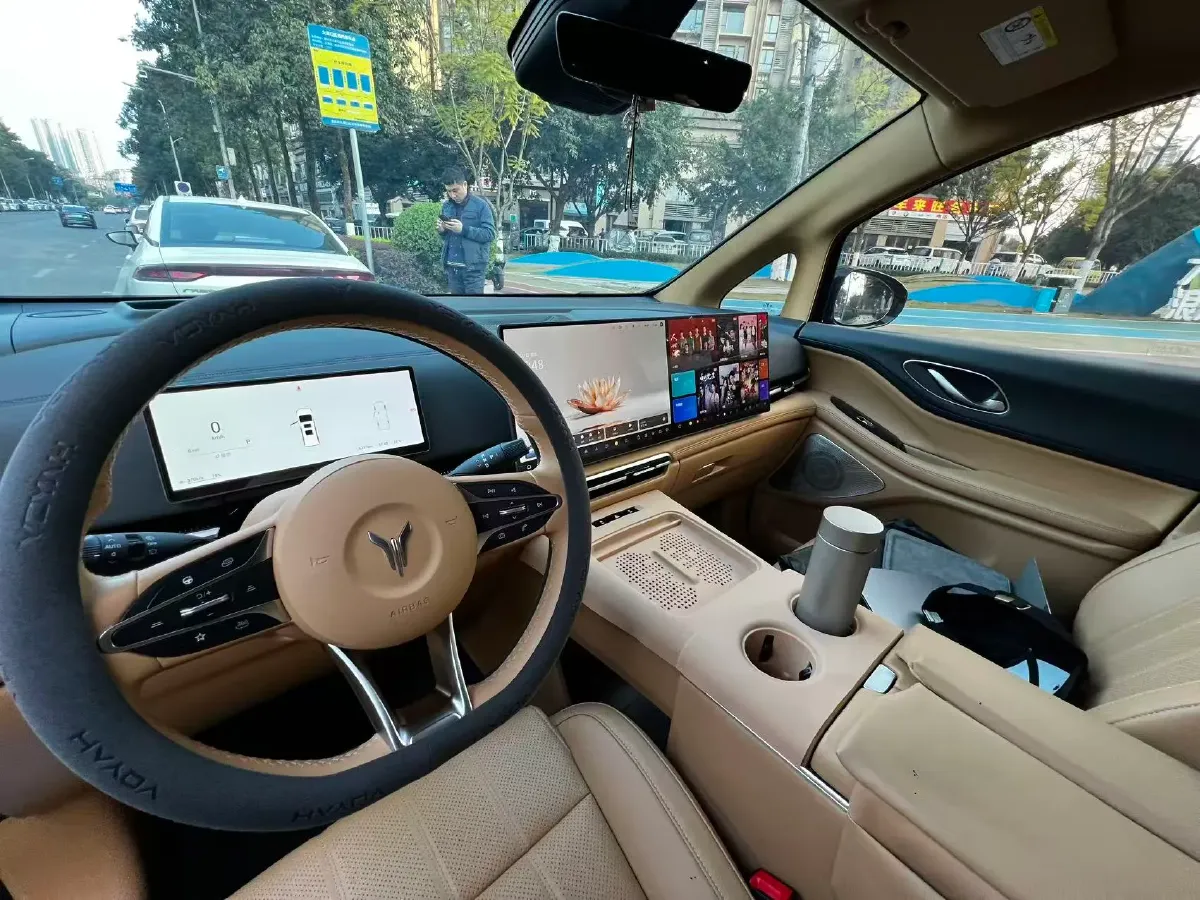 2025 Voyah Dream BEV 108.7KWH,autocango,china used car exporter,china ev exporter,chinese used car exporter,chinese used ev exporter