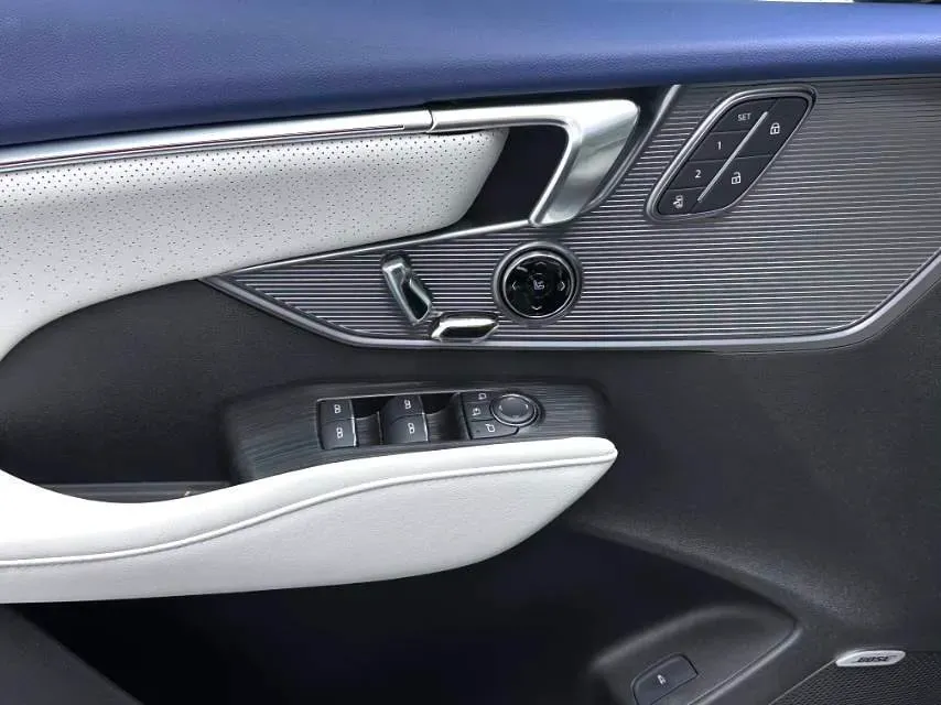 2025 Buick Larcosse 2.0T 237HP L4 9AT,autocango,china used car exporter,china ev exporter,chinese used car exporter,chinese used ev exporter