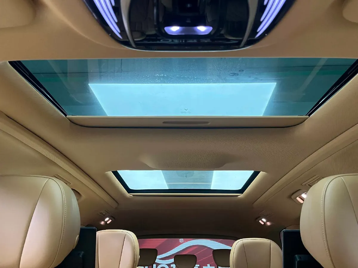 2022 Voyah Dream 1.5T 136HP L4 PHEV 25.57KWH,autocango,china used car exporter,china ev exporter,chinese used car exporter,chinese used ev exporter