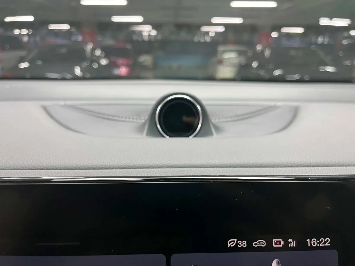 2022 Voyah Dream 1.5T 136HP L4 PHEV 25.57KWH,autocango,china used car exporter,china ev exporter,chinese used car exporter,chinese used ev exporter