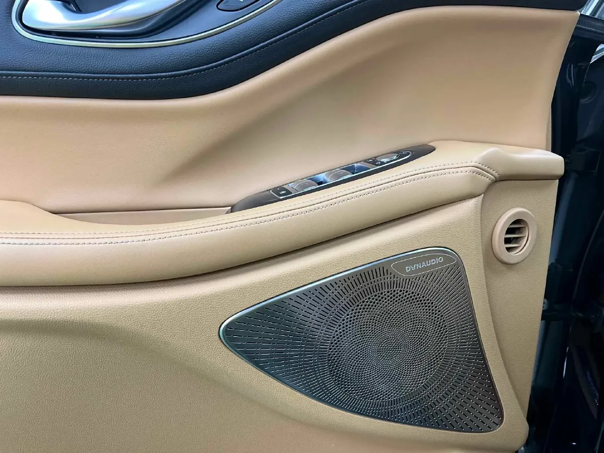 2022 Voyah Dream 1.5T 136HP L4 PHEV 25.57KWH,autocango,china used car exporter,china ev exporter,chinese used car exporter,chinese used ev exporter