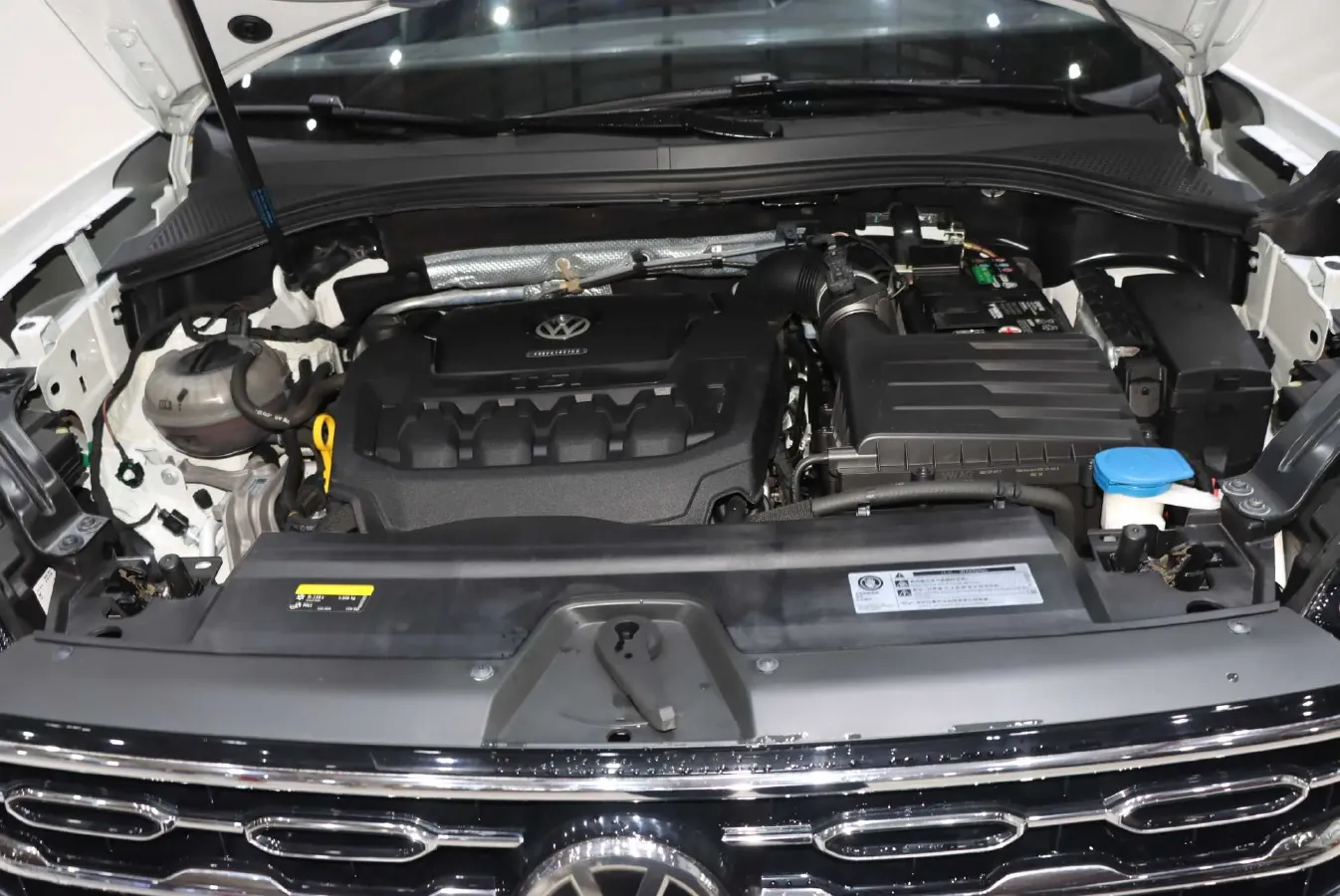 2019 Jeep Cherokee 2.0T 234HP L4 9AT,autocango,china used car exporter,china ev exporter,chinese used car exporter,chinese used ev exporter