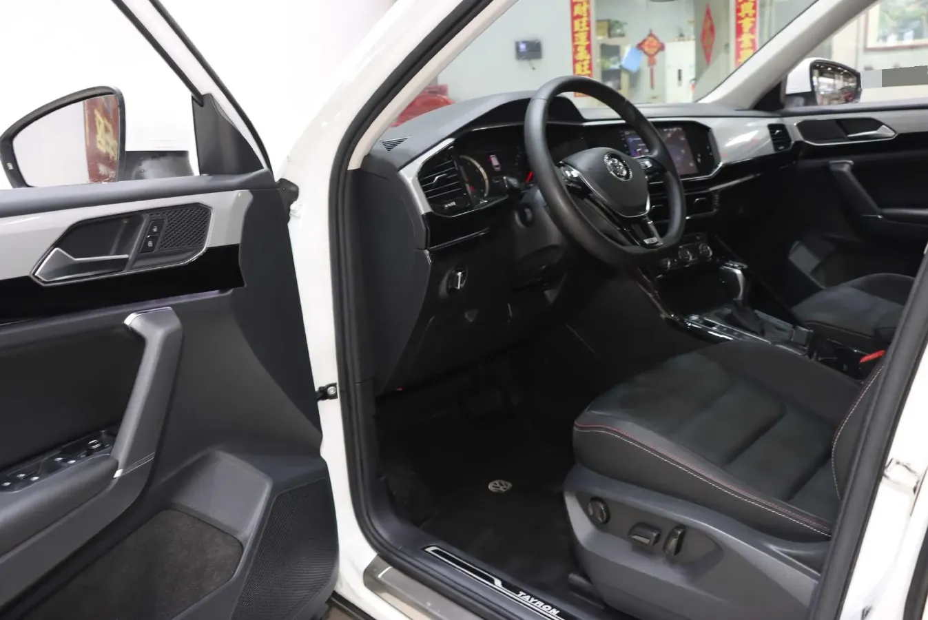 2019 Jeep Cherokee 2.0T 234HP L4 9AT,autocango,china used car exporter,china ev exporter,chinese used car exporter,chinese used ev exporter