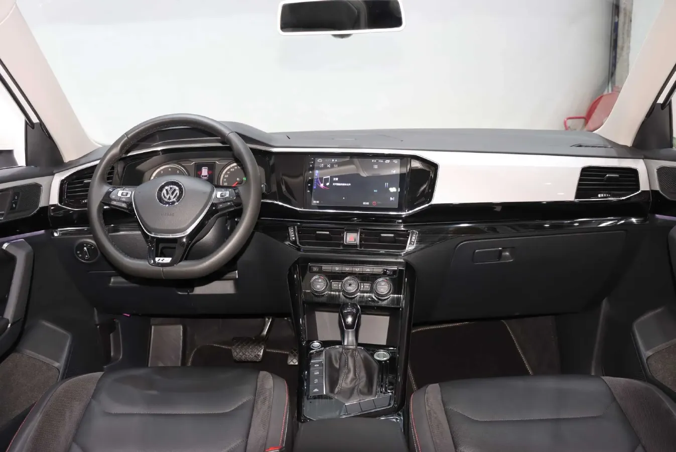 2019 Jeep Cherokee 2.0T 234HP L4 9AT,autocango,china used car exporter,china ev exporter,chinese used car exporter,chinese used ev exporter