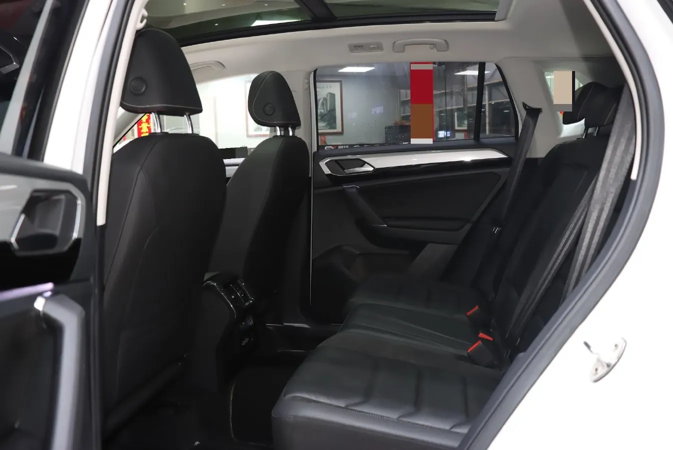 2019 Jeep Cherokee 2.0T 234HP L4 9AT,autocango,china used car exporter,china ev exporter,chinese used car exporter,chinese used ev exporter