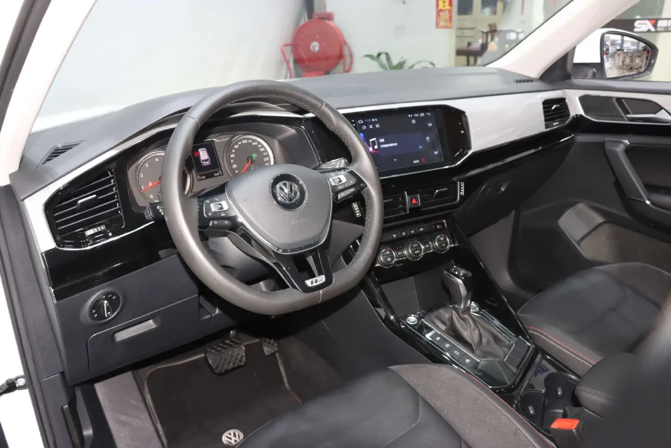 2019 Jeep Cherokee 2.0T 234HP L4 9AT,autocango,china used car exporter,china ev exporter,chinese used car exporter,chinese used ev exporter