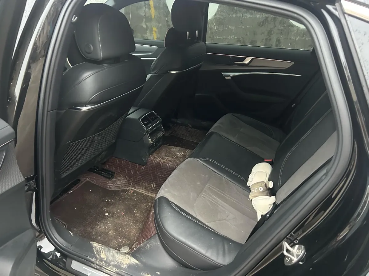 2022 Audi A6L 2.0T 190HP L4 7DCT,autocango,china used car exporter,china ev exporter,chinese used car exporter,chinese used ev exporter