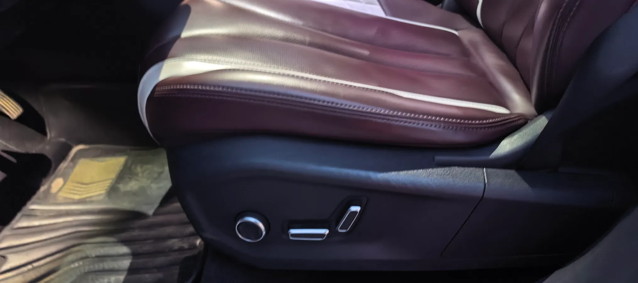 2021 Geely Monjaro 2.0T 218HP L4 7DCT,autocango,china used car exporter,china ev exporter,chinese used car exporter,chinese used ev exporter