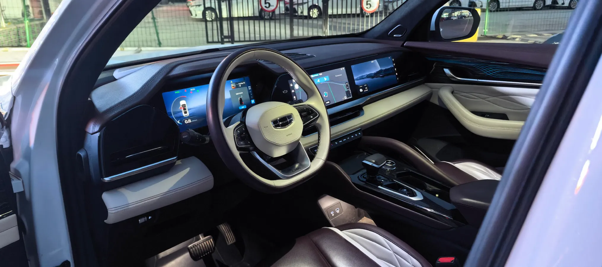 2021 Geely Monjaro 2.0T 218HP L4 7DCT,autocango,china used car exporter,china ev exporter,chinese used car exporter,chinese used ev exporter