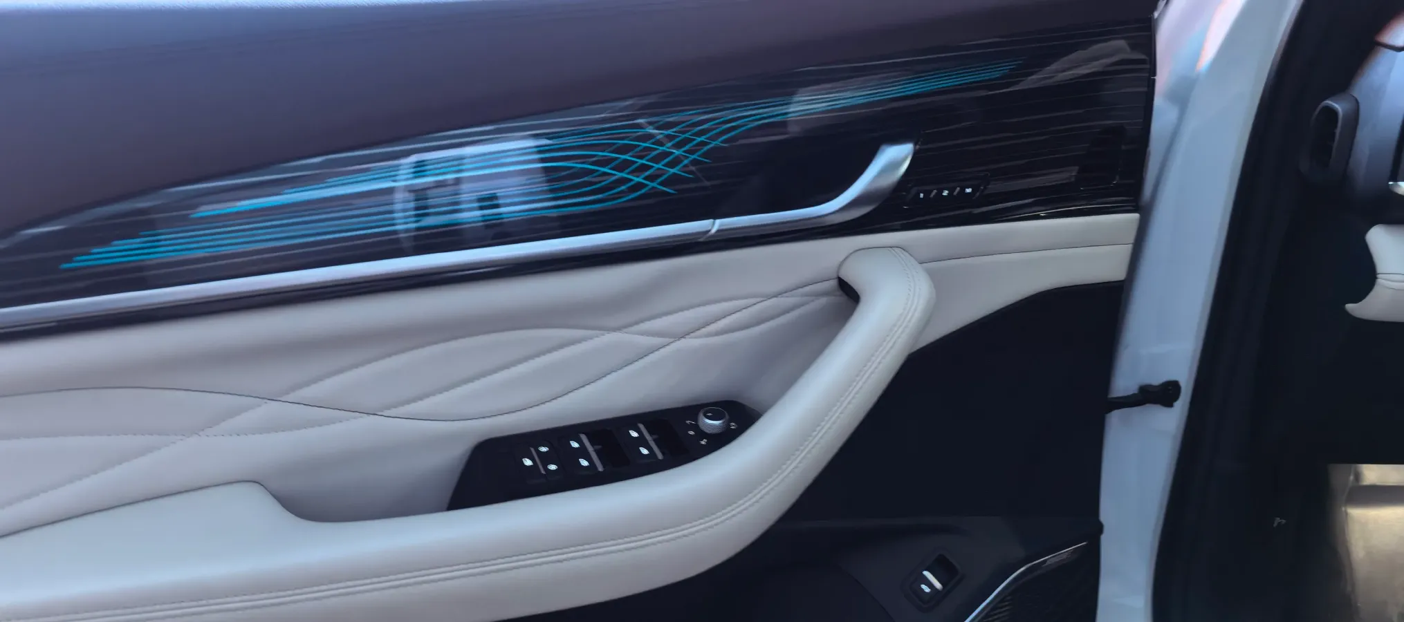 2021 Geely Monjaro 2.0T 218HP L4 7DCT,autocango,china used car exporter,china ev exporter,chinese used car exporter,chinese used ev exporter