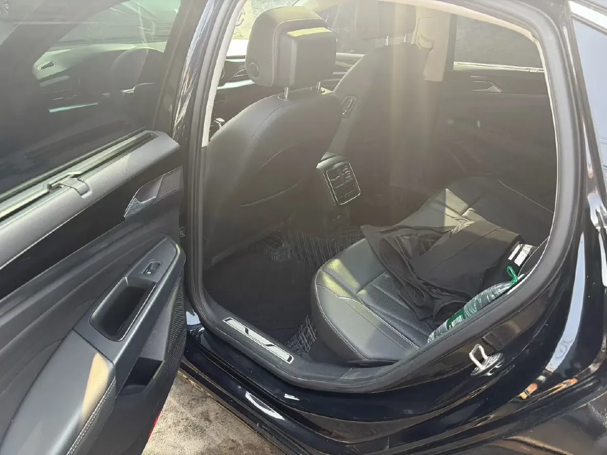 2024 Volkswagen Passat 2.0T 220HP L4 7DCT,autocango,china used car exporter,china ev exporter,chinese used car exporter,chinese used ev exporter