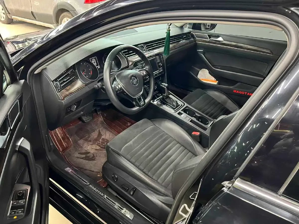 2018 Volkswagen Magotan 1.8T 180HP L4 7DCT,autocango,china used car exporter,china ev exporter,chinese used car exporter,chinese used ev exporter