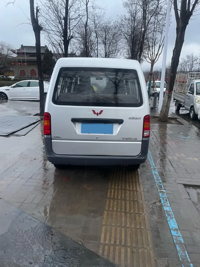 2015 WuLing ZhiGuang 1.2L 82HP L4 5MT,autocango,china used car exporter,china ev exporter,chinese used car exporter,chinese used ev exporter