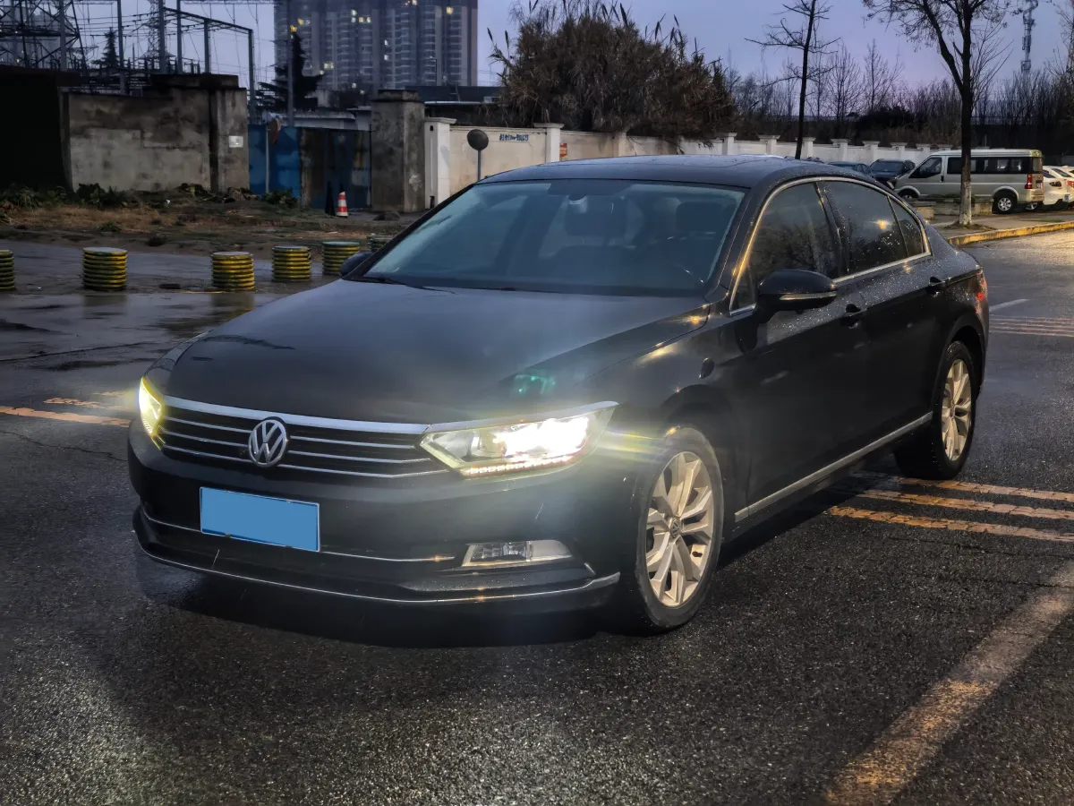 2019 Volkswagen Magotan 2.0T 186HP L4 7DCT,autocango,china used car exporter,china ev exporter,chinese used car exporter,chinese used ev exporter