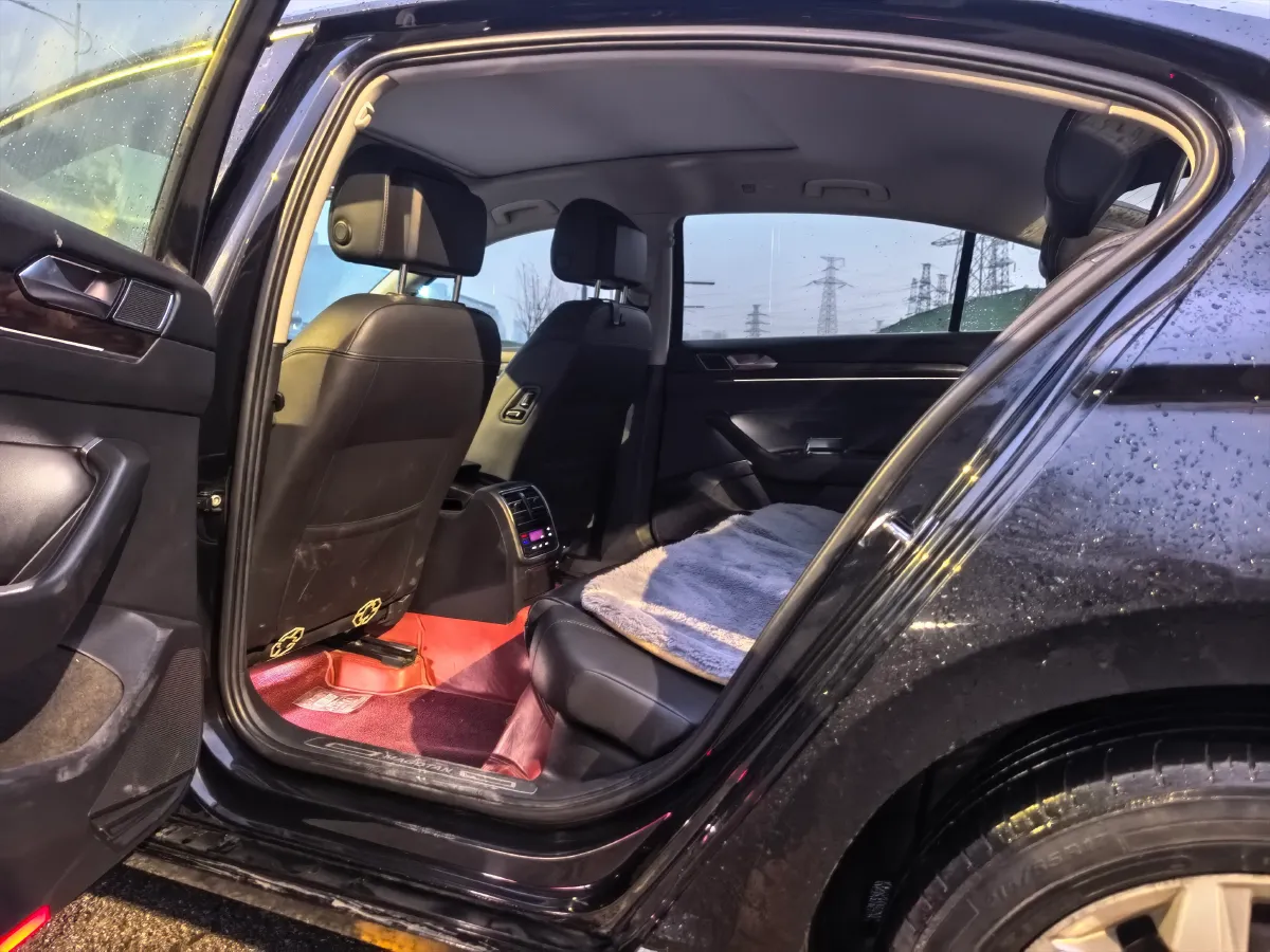 2019 Volkswagen Magotan 2.0T 186HP L4 7DCT,autocango,china used car exporter,china ev exporter,chinese used car exporter,chinese used ev exporter