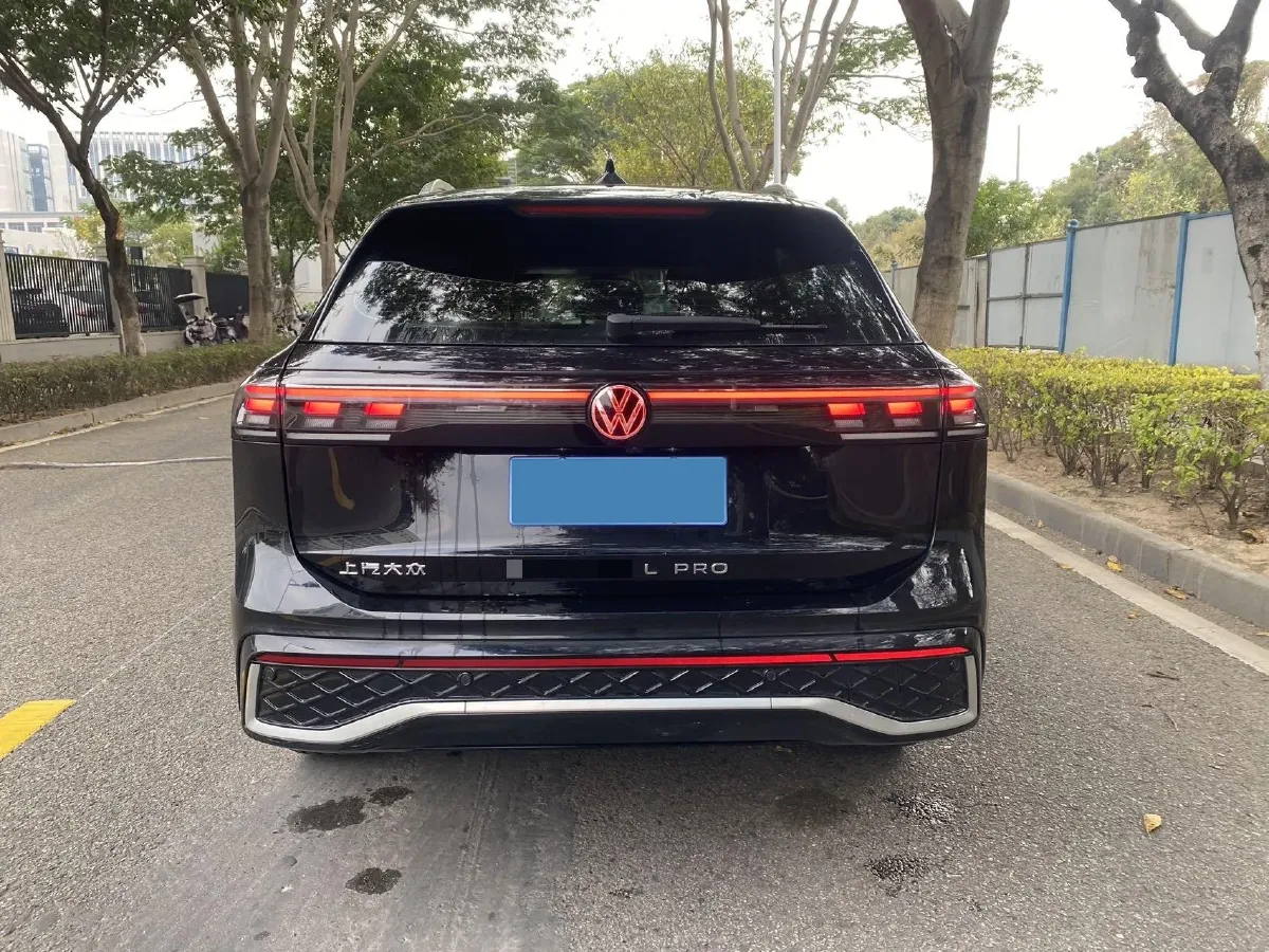 2024 Volkswagen Tiguan L 2.0T 186HP L4 7DCT,autocango,china used car exporter,china ev exporter,chinese used car exporter,chinese used ev exporter