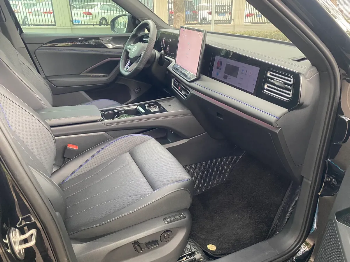 2024 Volkswagen Tiguan L 2.0T 186HP L4 7DCT,autocango,china used car exporter,china ev exporter,chinese used car exporter,chinese used ev exporter