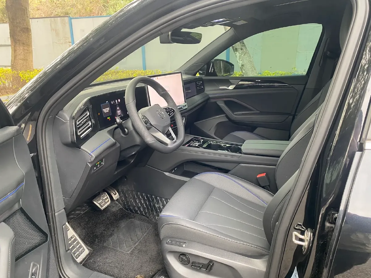 2024 Volkswagen Tiguan L 2.0T 186HP L4 7DCT,autocango,china used car exporter,china ev exporter,chinese used car exporter,chinese used ev exporter