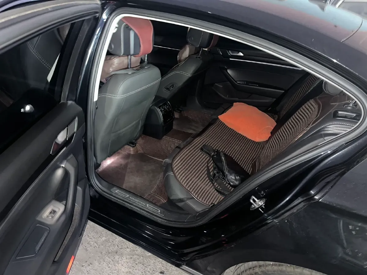 2021 Volkswagen Magotan 2.0T 186HP L4 7DCT,autocango,china used car exporter,china ev exporter,chinese used car exporter,chinese used ev exporter