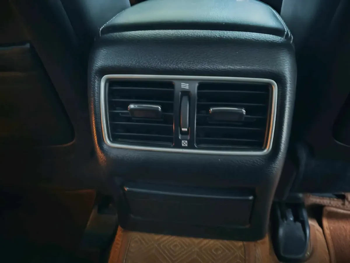 2018 Jeep Grand Commander 2.0T 265HP L4 9AT,autocango,china used car exporter,china ev exporter,chinese used car exporter,chinese used ev exporter