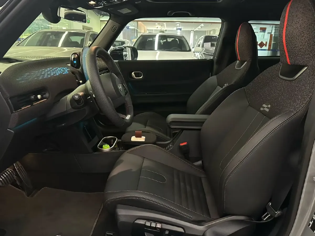 2025 MINI JCW 2.0T 231HP L4 7DCT,autocango,china used car exporter,china ev exporter,chinese used car exporter,chinese used ev exporter