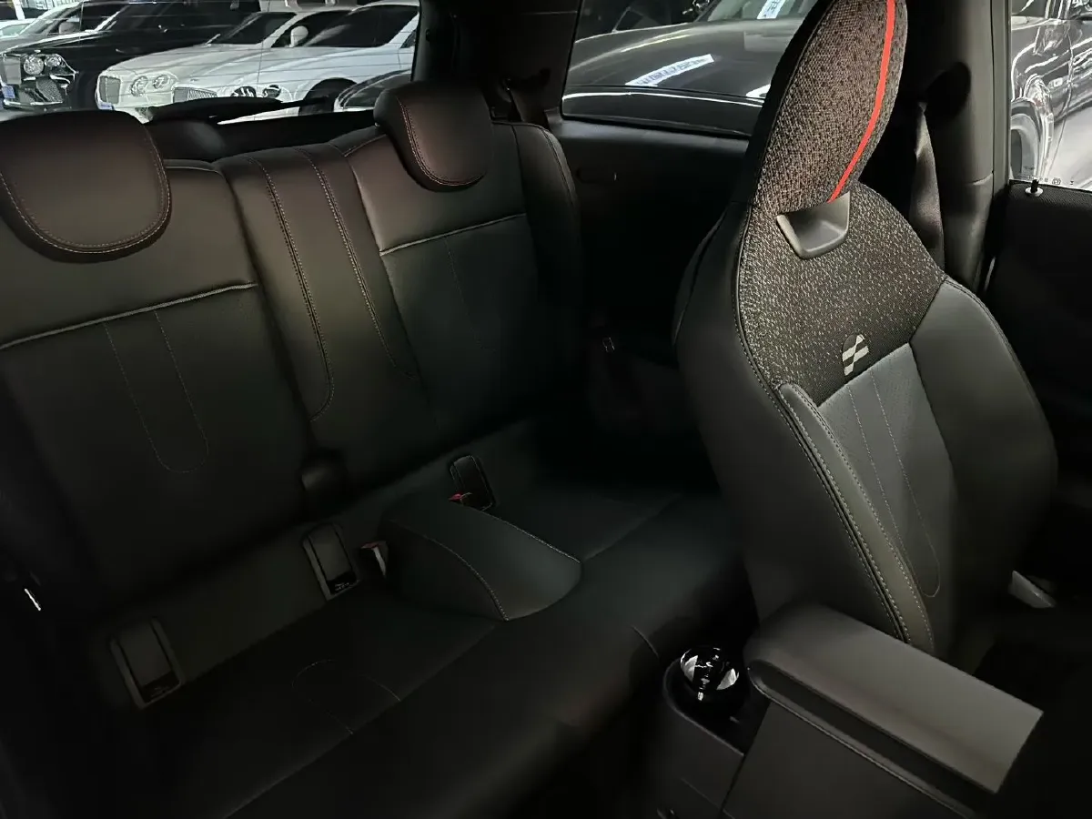 2025 MINI JCW 2.0T 231HP L4 7DCT,autocango,china used car exporter,china ev exporter,chinese used car exporter,chinese used ev exporter