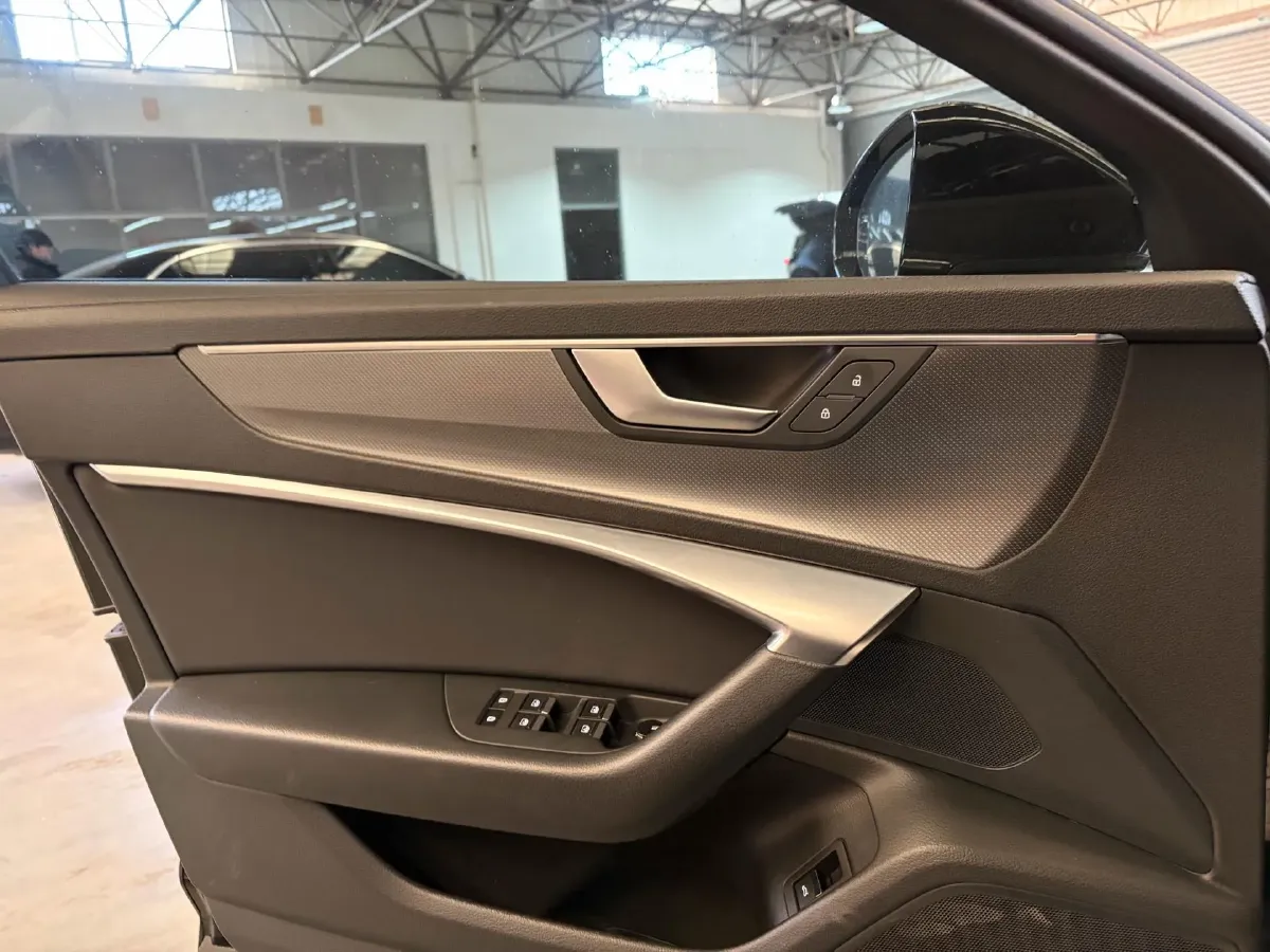 2023 Audi A6L 2.0T 245HP L4 7DCT,autocango,china used car exporter,china ev exporter,chinese used car exporter,chinese used ev exporter