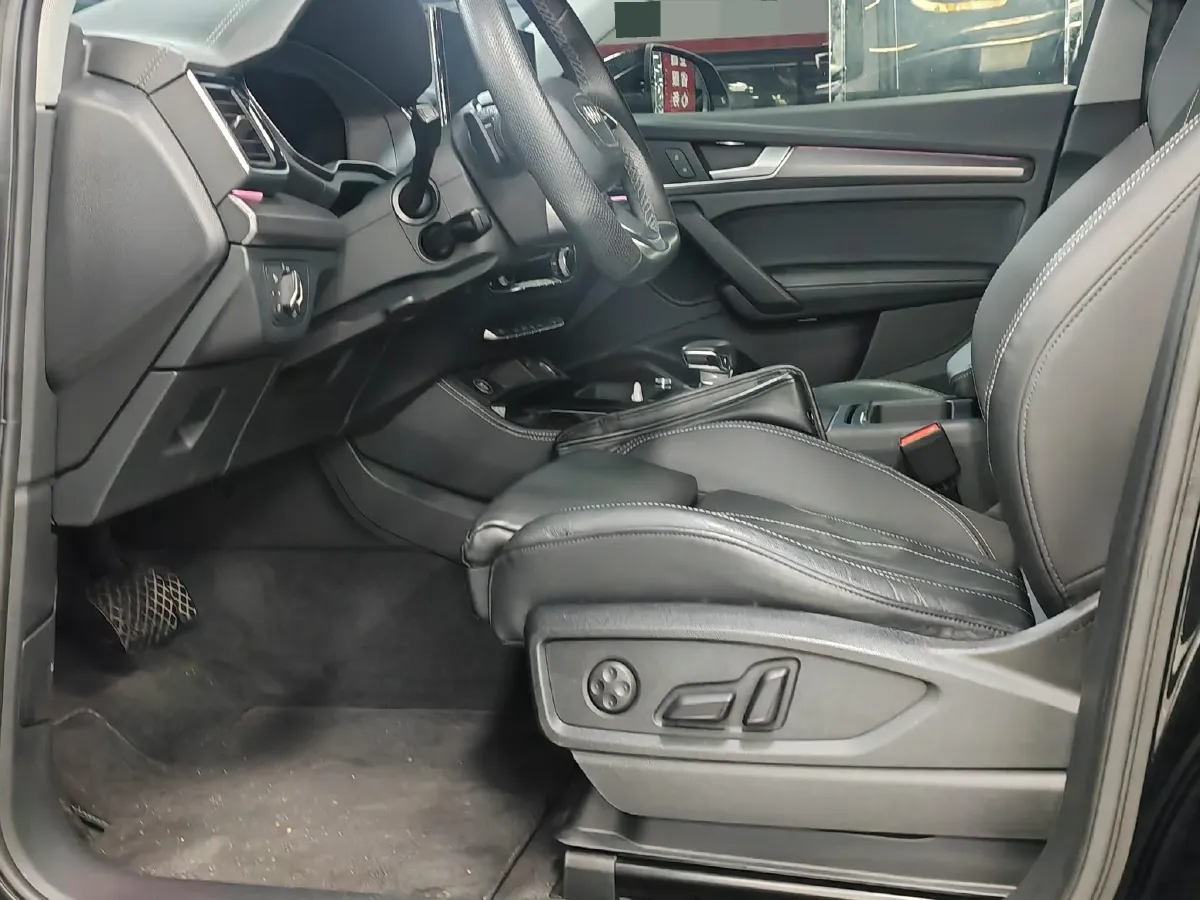 2022 Audi Q5L 2.0T 252HP L4 7DCT,autocango,china used car exporter,china ev exporter,chinese used car exporter,chinese used ev exporter