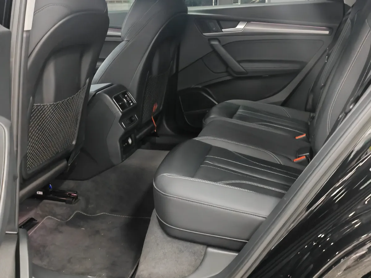 2022 Audi Q5L 2.0T 252HP L4 7DCT,autocango,china used car exporter,china ev exporter,chinese used car exporter,chinese used ev exporter