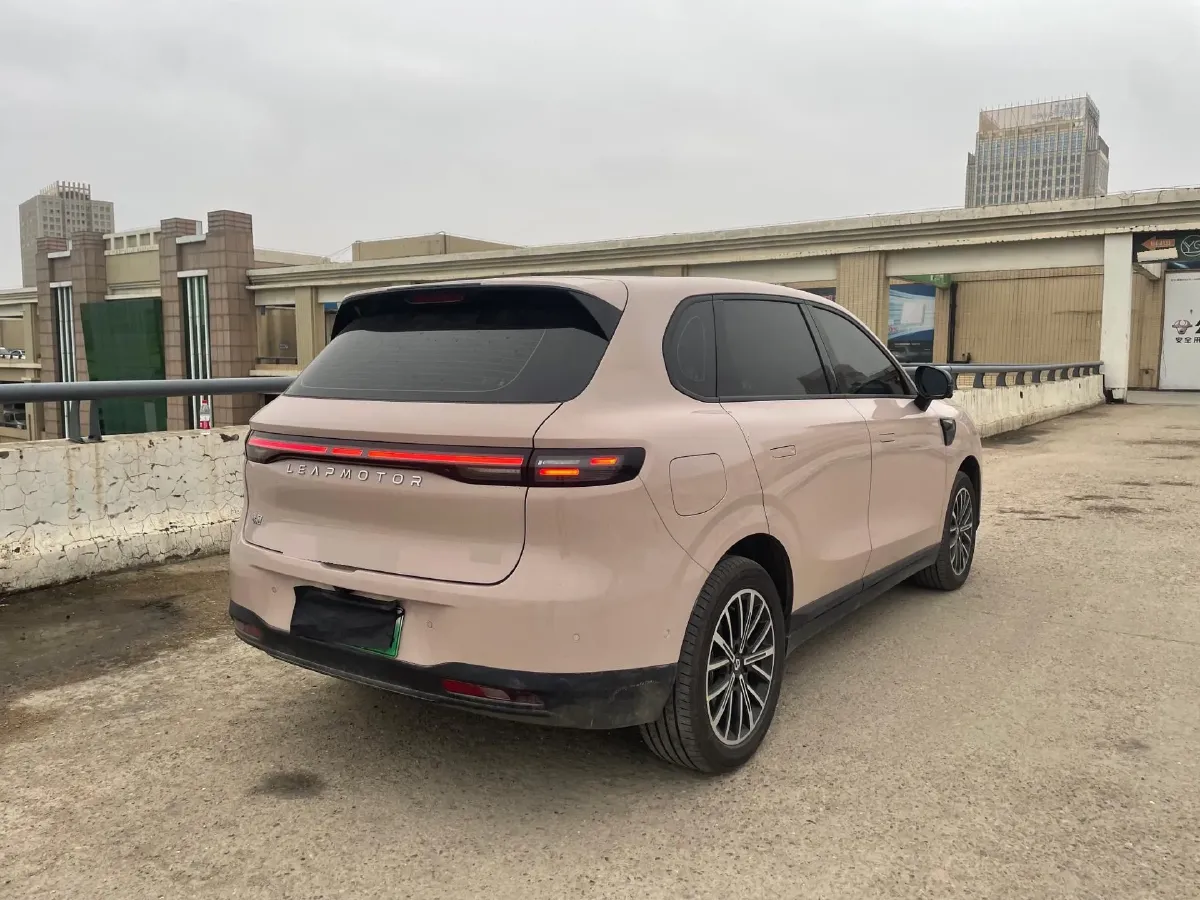 2025 Leapmotor B10 BEV 67.1KWH,autocango,china used car exporter,china ev exporter,chinese used car exporter,chinese used ev exporter