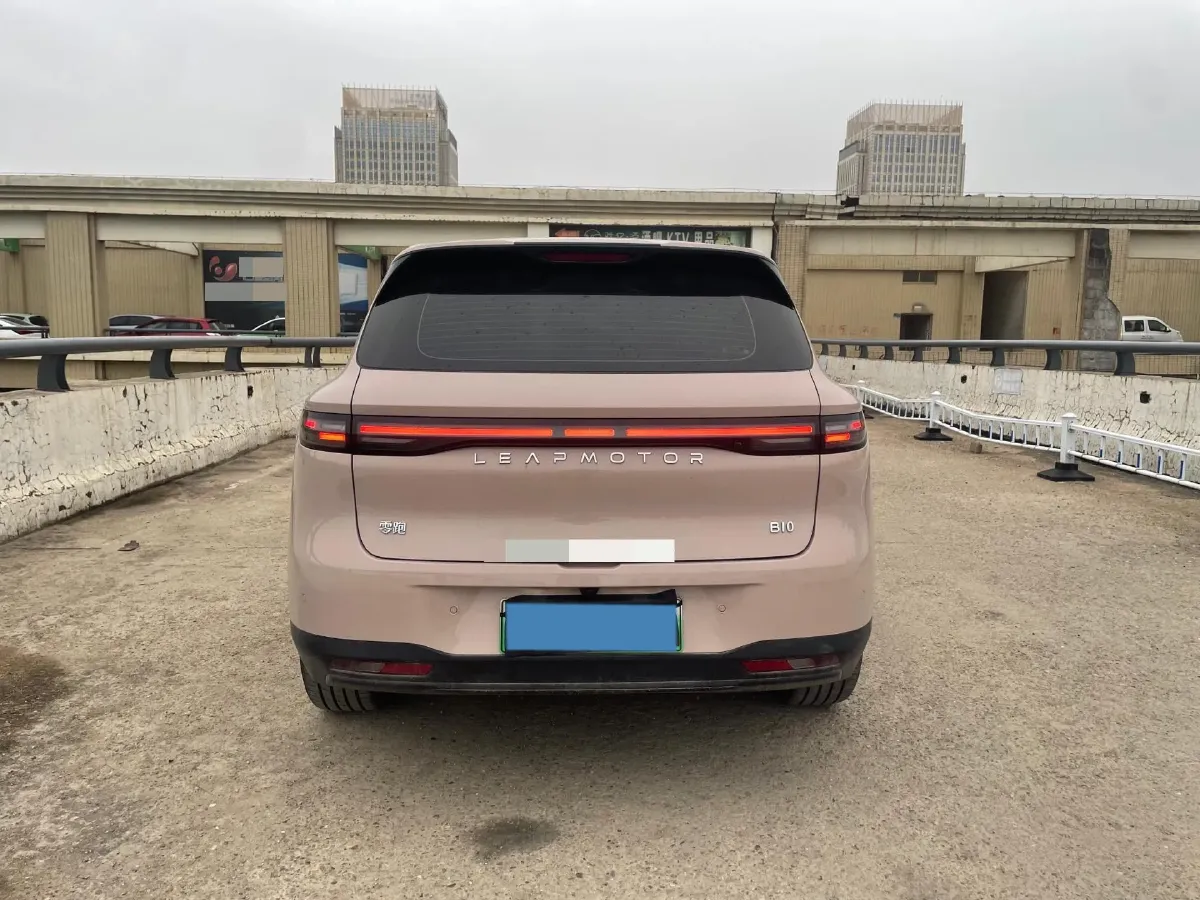 2025 Leapmotor B10 BEV 67.1KWH,autocango,china used car exporter,china ev exporter,chinese used car exporter,chinese used ev exporter