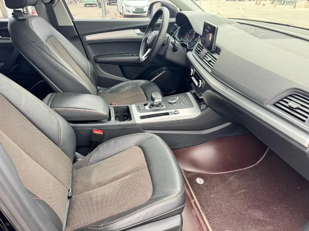 2020 Audi Q5L 2.0T 190HP L4 7DCT,autocango,china used car exporter,china ev exporter,chinese used car exporter,chinese used ev exporter