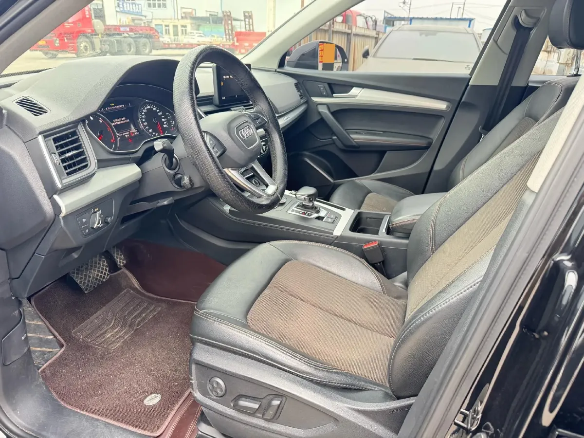 2020 Audi Q5L 2.0T 190HP L4 7DCT,autocango,china used car exporter,china ev exporter,chinese used car exporter,chinese used ev exporter