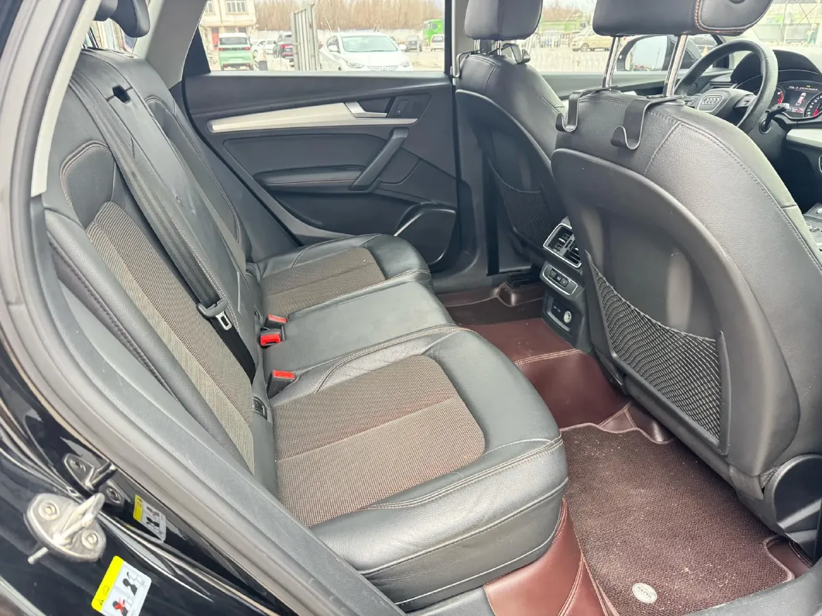 2020 Audi Q5L 2.0T 190HP L4 7DCT,autocango,china used car exporter,china ev exporter,chinese used car exporter,chinese used ev exporter