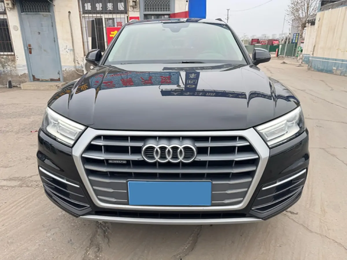2020 Audi Q5L 2.0T 190HP L4 7DCT,autocango,china used car exporter,china ev exporter,chinese used car exporter,chinese used ev exporter