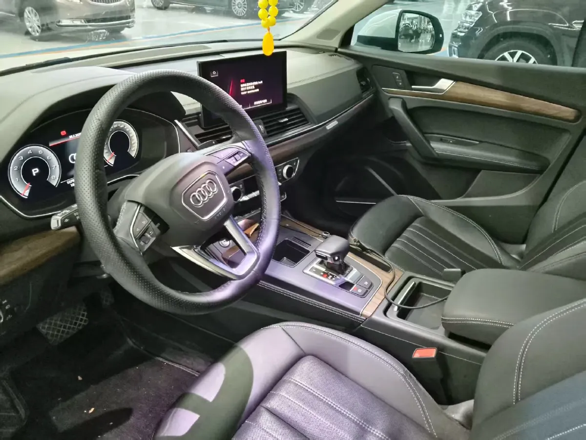 2022 Audi Q5L 2.0T 252HP L4 7DCT,autocango,china used car exporter,china ev exporter,chinese used car exporter,chinese used ev exporter