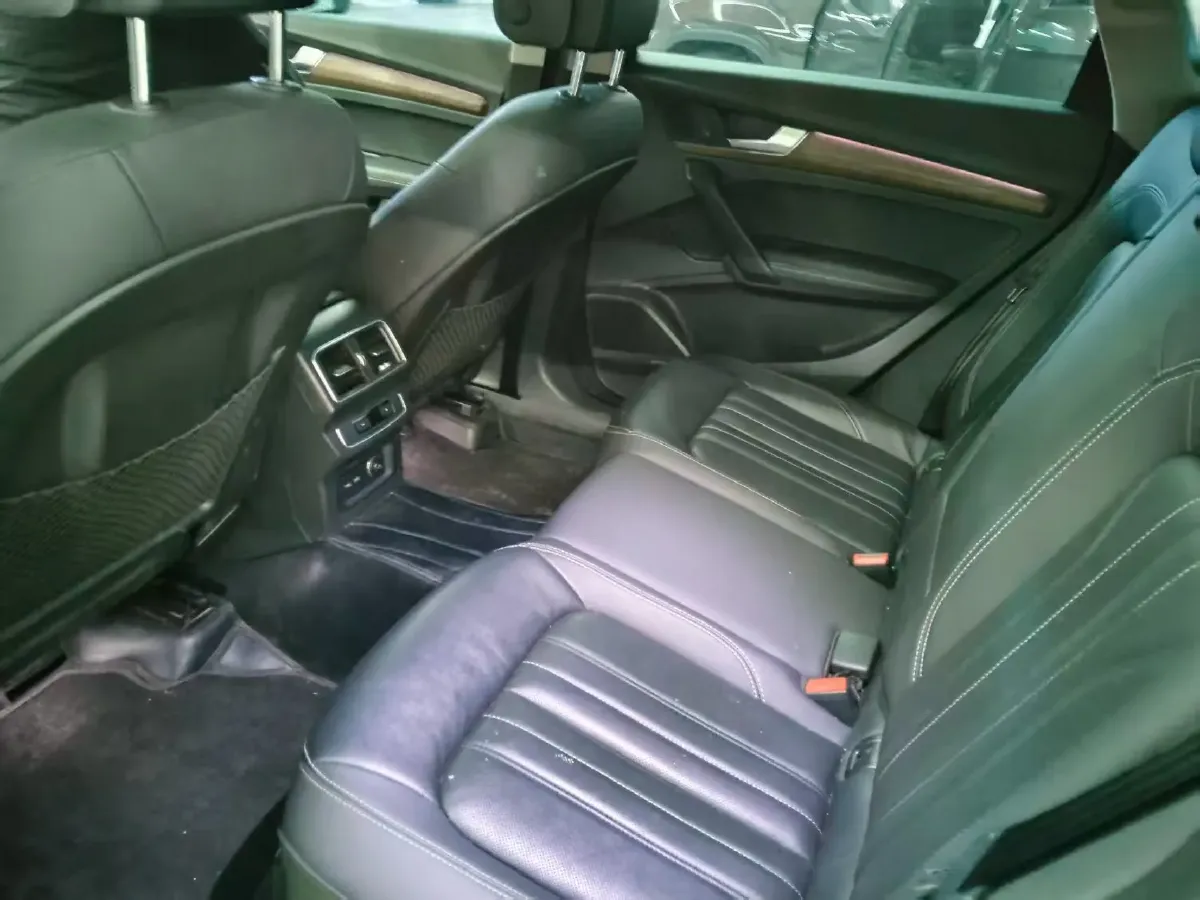 2022 Audi Q5L 2.0T 252HP L4 7DCT,autocango,china used car exporter,china ev exporter,chinese used car exporter,chinese used ev exporter