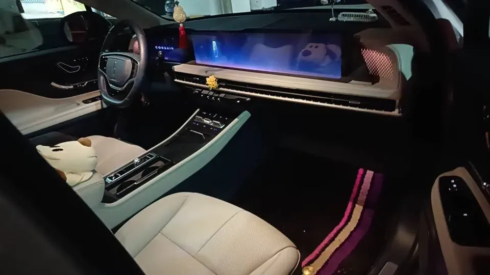 2023 Lincoln Corsair 2.0T 261HP L4 8AT,autocango,china used car exporter,china ev exporter,chinese used car exporter,chinese used ev exporter