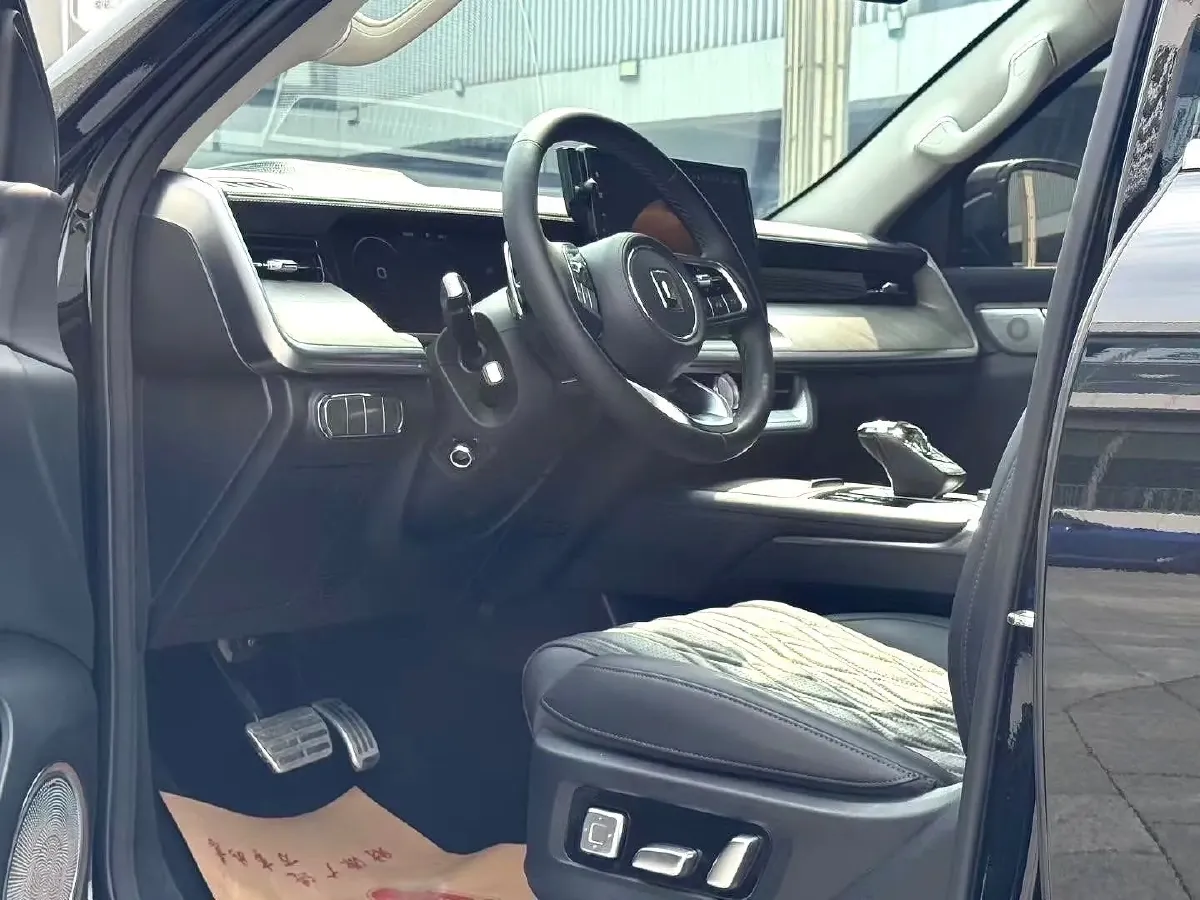 2023 Tank 500 2.0T 252HP L4 9AT PHEV 37.1KWH,autocango,china used car exporter,china ev exporter,chinese used car exporter,chinese used ev exporter