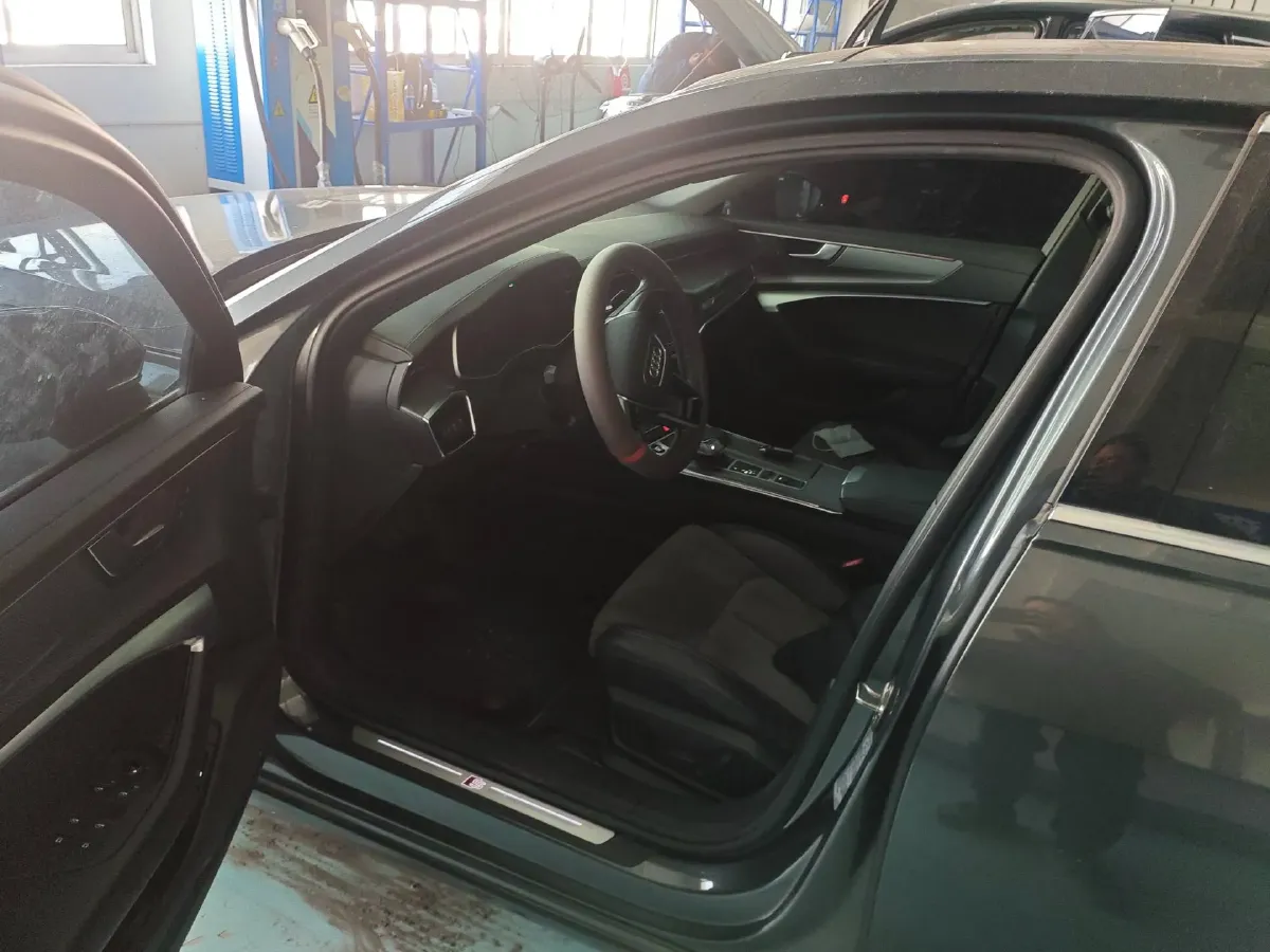 2021 Audi A6L 2.0T 190HP L4 7DCT,autocango,china used car exporter,china ev exporter,chinese used car exporter,chinese used ev exporter