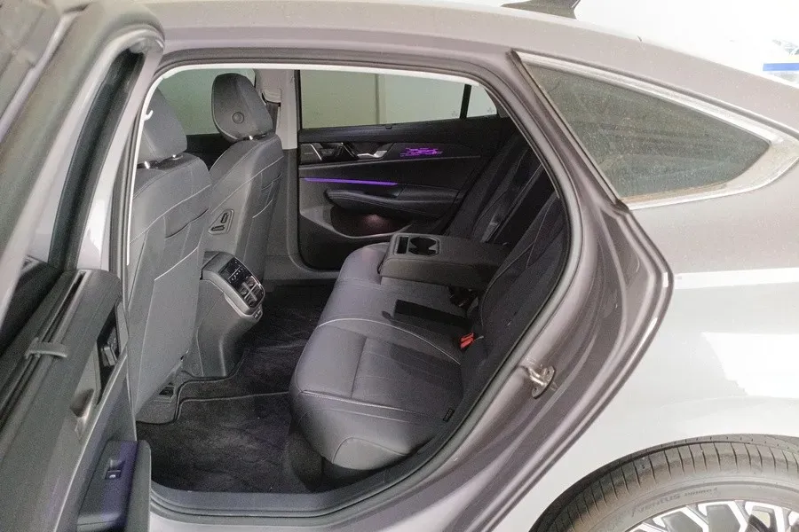 2025 Volkswagen Passat 2.0T 220HP L4 7DCT,autocango,china used car exporter,china ev exporter,chinese used car exporter,chinese used ev exporter